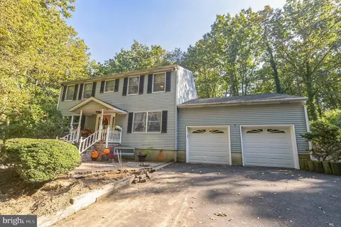 9 Old Stevens Ln, Voorhees, NJ 08043