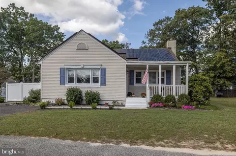 58 Essex Ave, Sicklerville, NJ 08081