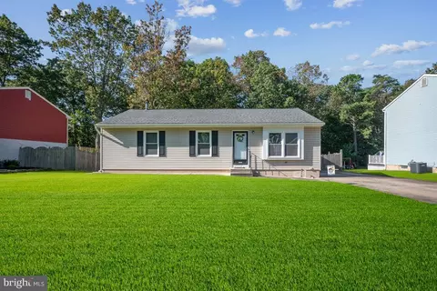 35 Woodshire Dr, Sicklerville, NJ 08081