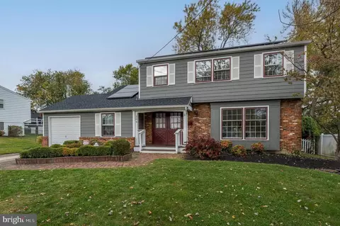 206 Round Hill Rd, Voorhees, NJ 08043