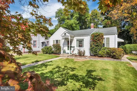 137 Lake Blvd, Lindenwold, NJ 08021