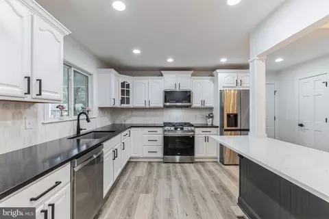 205 Barclay Ln, Cherry Hill, NJ 08034