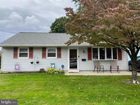 469 Windsor Dr, Bellmawr, NJ 08031