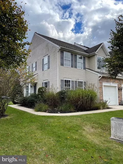 2 Ardmore Ct, Blackwood, NJ 08012