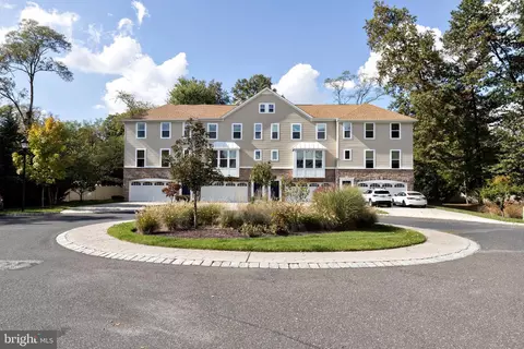 19 Regency Ct, Cherry Hill, NJ 08002