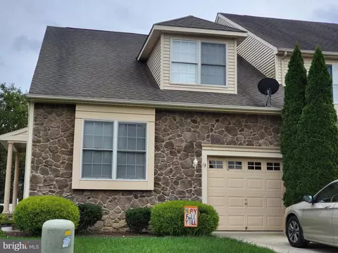 13 Camino Ct, Sicklerville, NJ 08081
