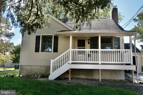 210 5th Ave, Mount Ephraim, NJ 08059