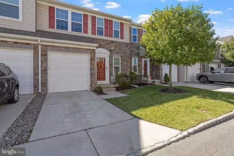 15 Franklin Cir, Somerdale, NJ 08083