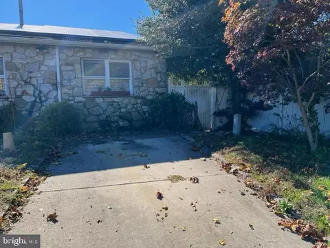 81 Colonial Square Dr, Lindenwold, NJ 08021