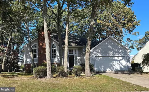 68 Rosalind Cir, Sicklerville, NJ 08081