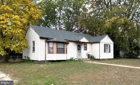 423 Huntington Ave, Glendora, NJ 08029