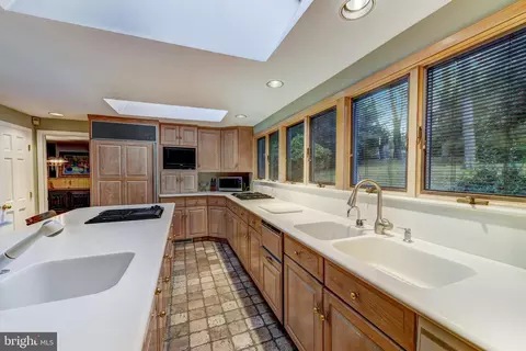2 E Riding Dr, Cherry Hill, NJ 08003 photo 8