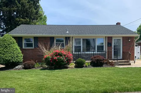 2 Collett Ct, Bellmawr, NJ 08031