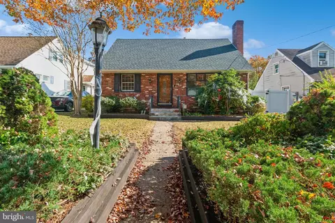 333 E Stafford Ave, Laurel Springs, NJ 08021