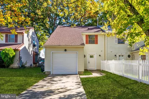 24 Hyacinth Ln, Sicklerville, NJ 08081