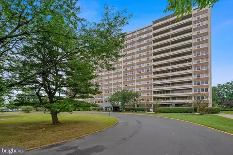 804 Barclay Towers, Cherry Hill, NJ 08034