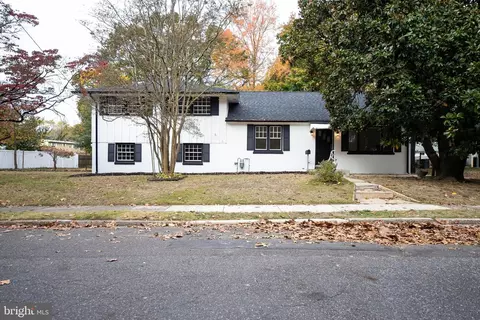 533 Lakeview Dr, Runnemede, NJ 08078