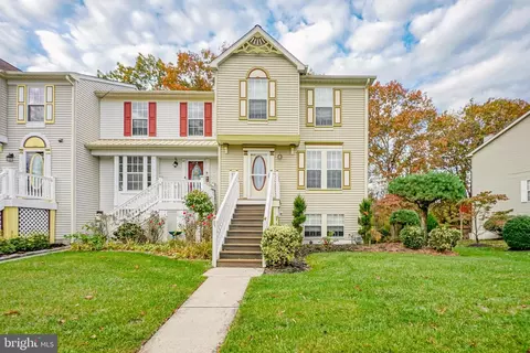 48 Wagon Wheel Dr, Sicklerville, NJ 08081