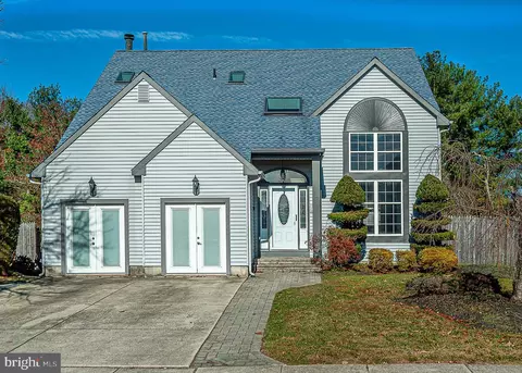 5 Mason Dr, Sicklerville, NJ 08081