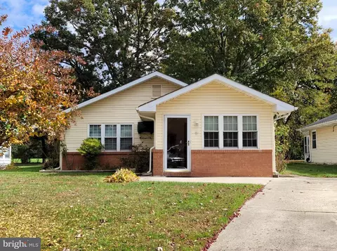 16 Poplar Ave, Hammonton, NJ 08037