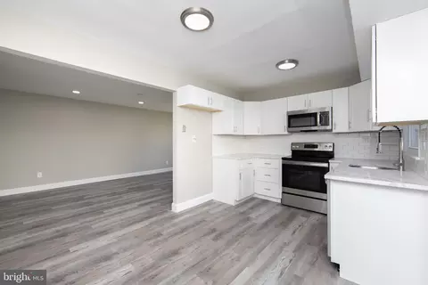 13 Lawrence Ct, Sicklerville, NJ 08081