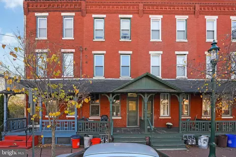644 B Berkley St, Camden, NJ 08103