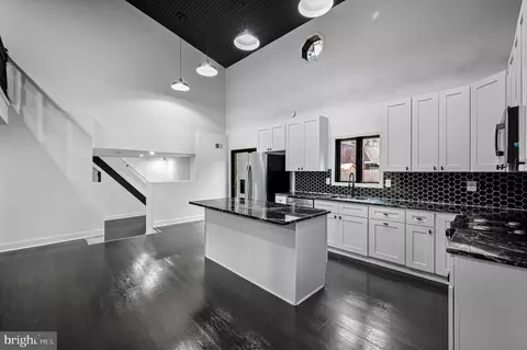10 Kendrick Ave, Sicklerville, NJ 08081