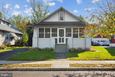 48 E Greenwood Ave, Oaklyn, NJ 08107