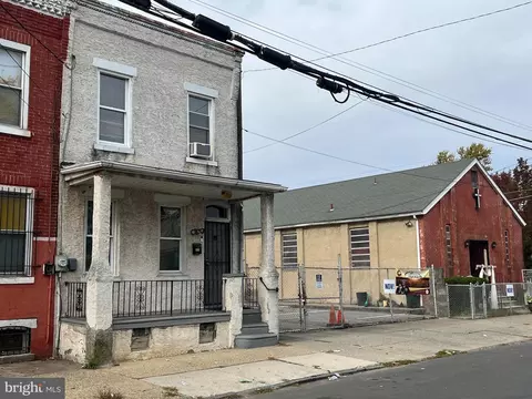 829 S 8th St, Camden, NJ 08103