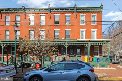 657 B Berkley St, Camden, NJ 08103