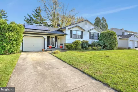 10 Candlestick Rd, Clementon, NJ 08021