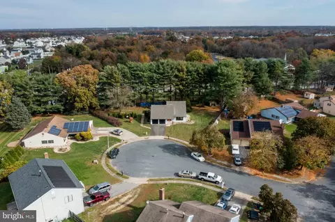 4 Peoria Ct, Sicklerville, NJ 08081