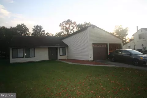 63 Penfield Ln, Sicklerville, NJ 08081