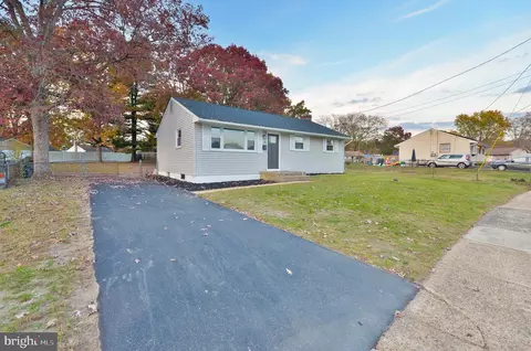 16 Valley Dr, Pine Hill, NJ 08021