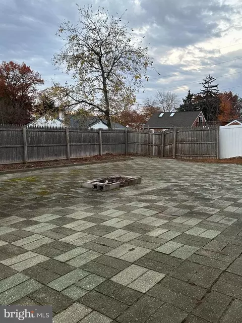 223 W Evesham Rd, Runnemede, NJ 08078 photo 5