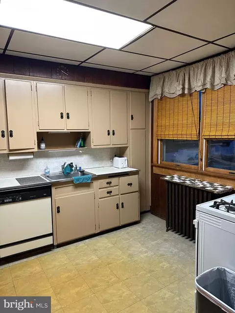 223 W Evesham Rd, Runnemede, NJ 08078 photo 6