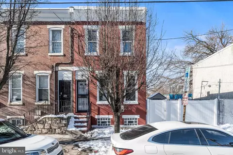 815 S 8th St, Camden, NJ 08103