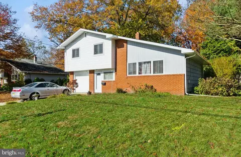 615 Pasadena Dr, Magnolia, NJ 08049