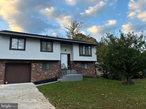 27 Poplar Ave, Blackwood, NJ 08012