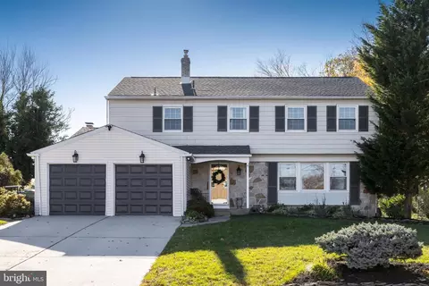 4 Blue Bell Dr, Cherry Hill, NJ 08002