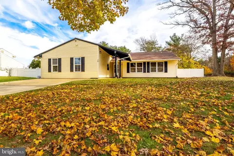 29 Patricia Ln, Sicklerville, NJ 08081