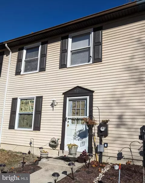 527 W Loch Lomond Dr, Sicklerville, NJ 08081