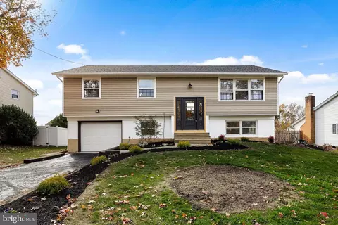 16 Cobblestone Rd, Cherry Hill, NJ 08003