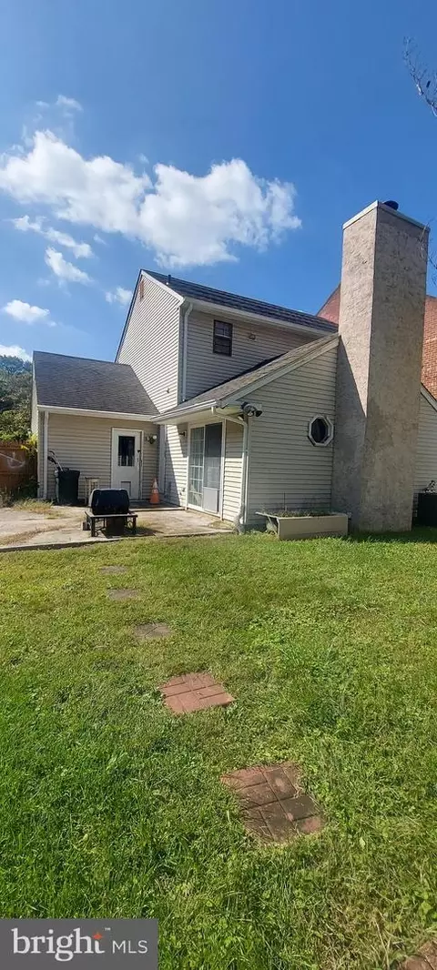 8 Cold Springs Ct, Sicklerville, NJ 08081