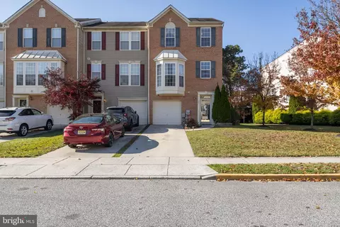 75 Colts Neck Dr, Sicklerville, NJ 08081