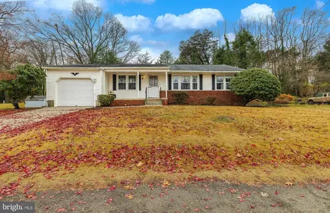 48 Gravers Ln, Blackwood, NJ 08012