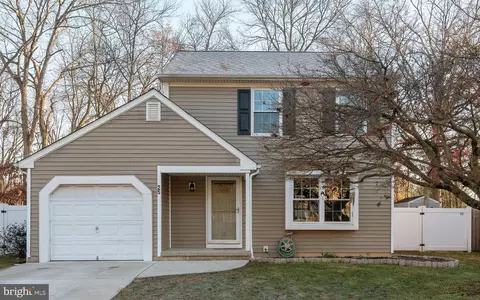 25 Acorn Ct, Sicklerville, NJ 08081