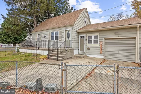 14 Bergen Ave, Bellmawr, NJ 08031