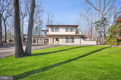 2 Mosswood Dr, Voorhees, NJ 08043