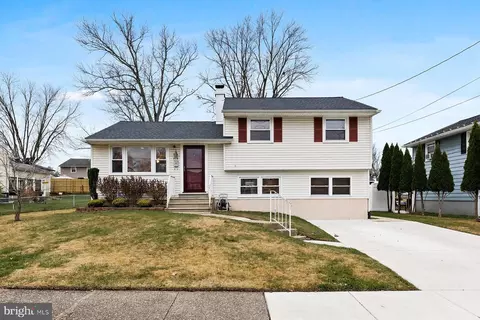 518 Mathews Ave, Blackwood, NJ 08012